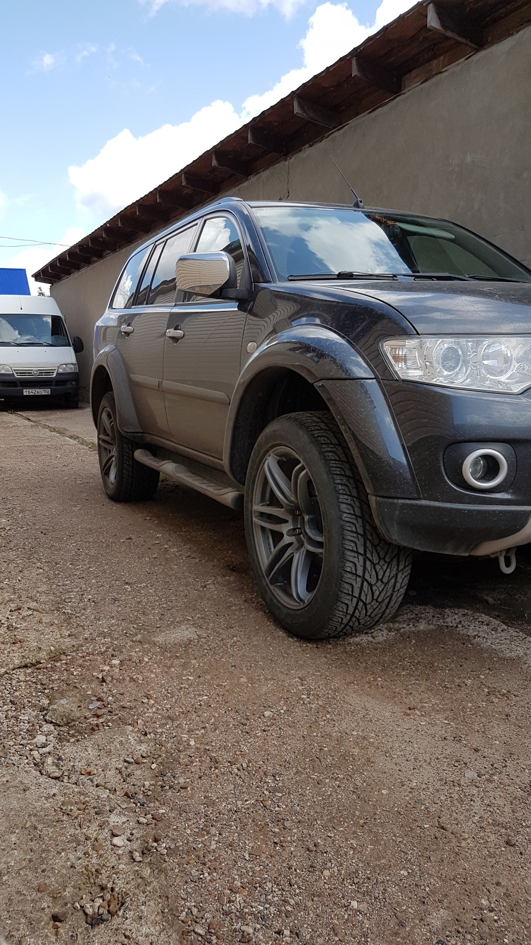 Арки паджеро спорт 2. 275 55 R20 Паджеро спорт. Расширители арок для Mitsubishi Pajero Sport 2. Расширители арок на Митсубиси Паджеро спорт 2. Mitsubishi Pajero Sport 2 колеса.