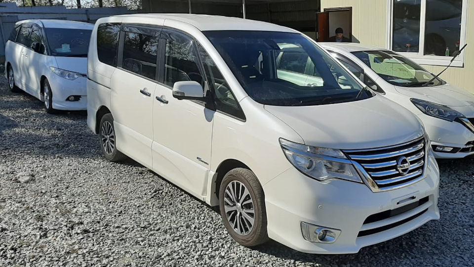 C 26 0. Nissan Serena 2014. Nissan Serena c26 Highway Star. Ниссан Серена с26 гибрид. Nissan Serena 2014 гибрид.