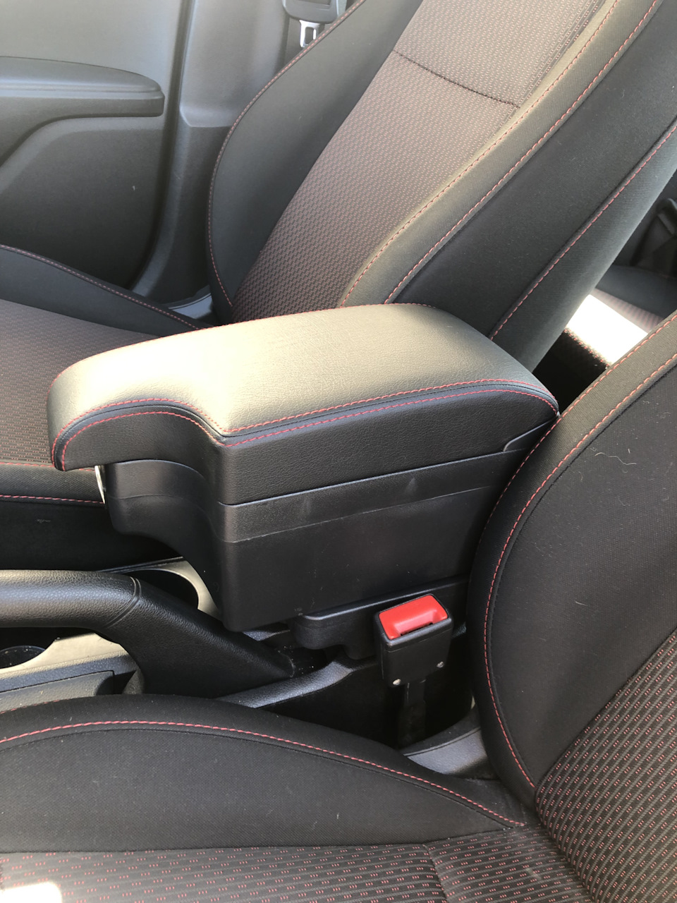 Подлокотник — KIA Rio (4G), 1,6 л, 2020 года | тюнинг | DRIVE2