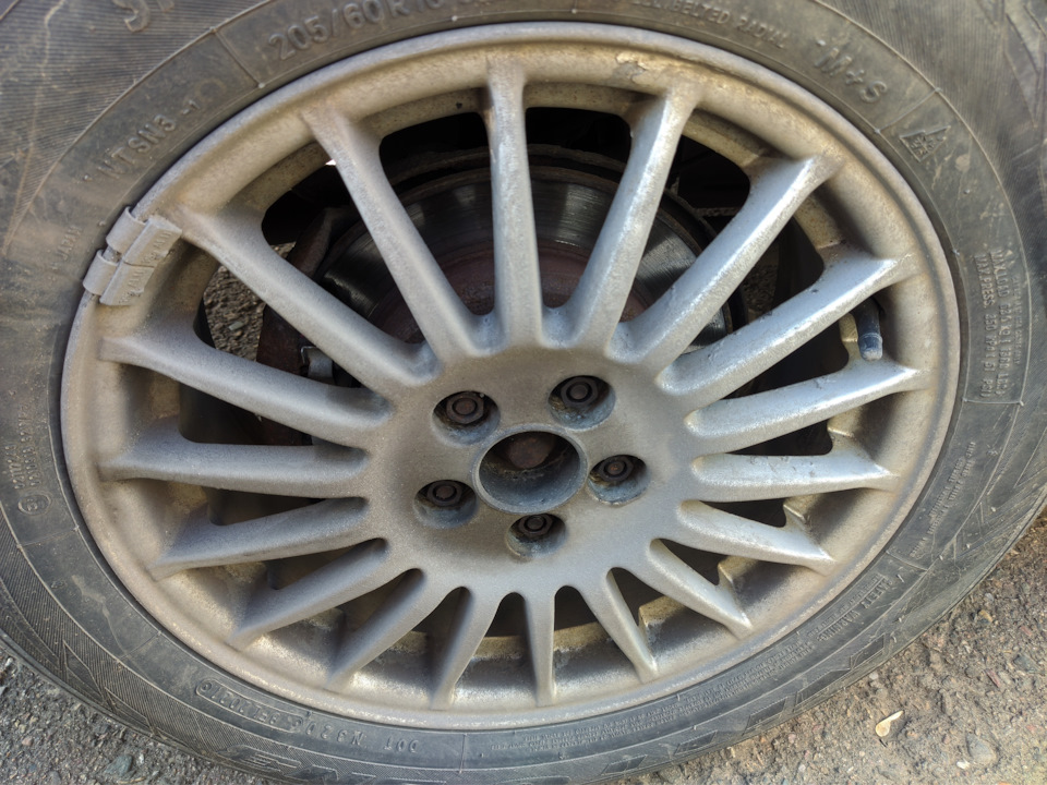 Шины зимние нешипованные Nitto 205/60 R16, литые диски 6Jx16 ET44 5x100 ...