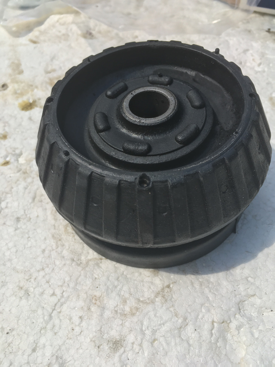 Замена опоры переднего аммортизатора — Opel Omega B, 2 л, 1998 года ...