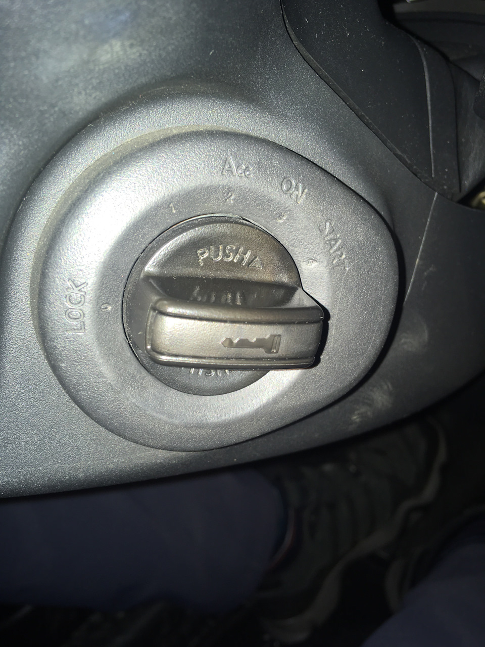 Заглушка в замок зажигания — Nissan X-Trail II (t31), 2,5 л, 2008 года ...
