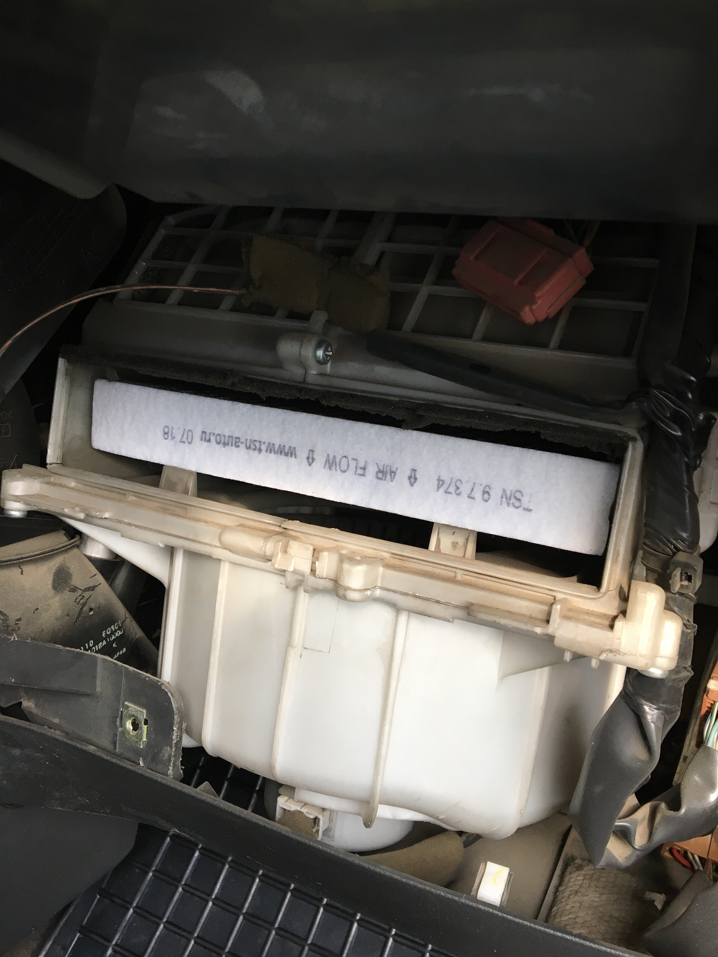 Салонный фильтр ниссан х-трейл т31. Салонный фильтр ниссан х-трейл т31. Замена салонного фильтра на х трейле. Салонный фильтр ниссан икстрейл т32. Салонный фильтр ниссан х-трейл т30.