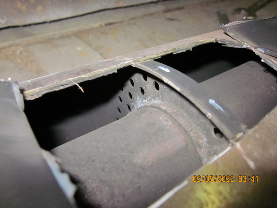 Вид на потроха резонатора через технологический лючок — Lada Vesta SW (1G)