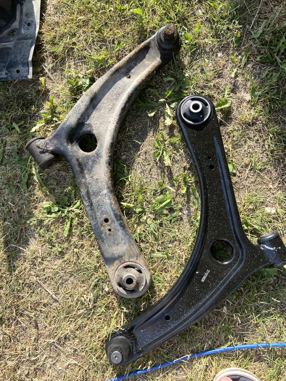 Замена рычага передней подвески — Mitsubishi Lancer X, 1,8 л, 2008 года ...