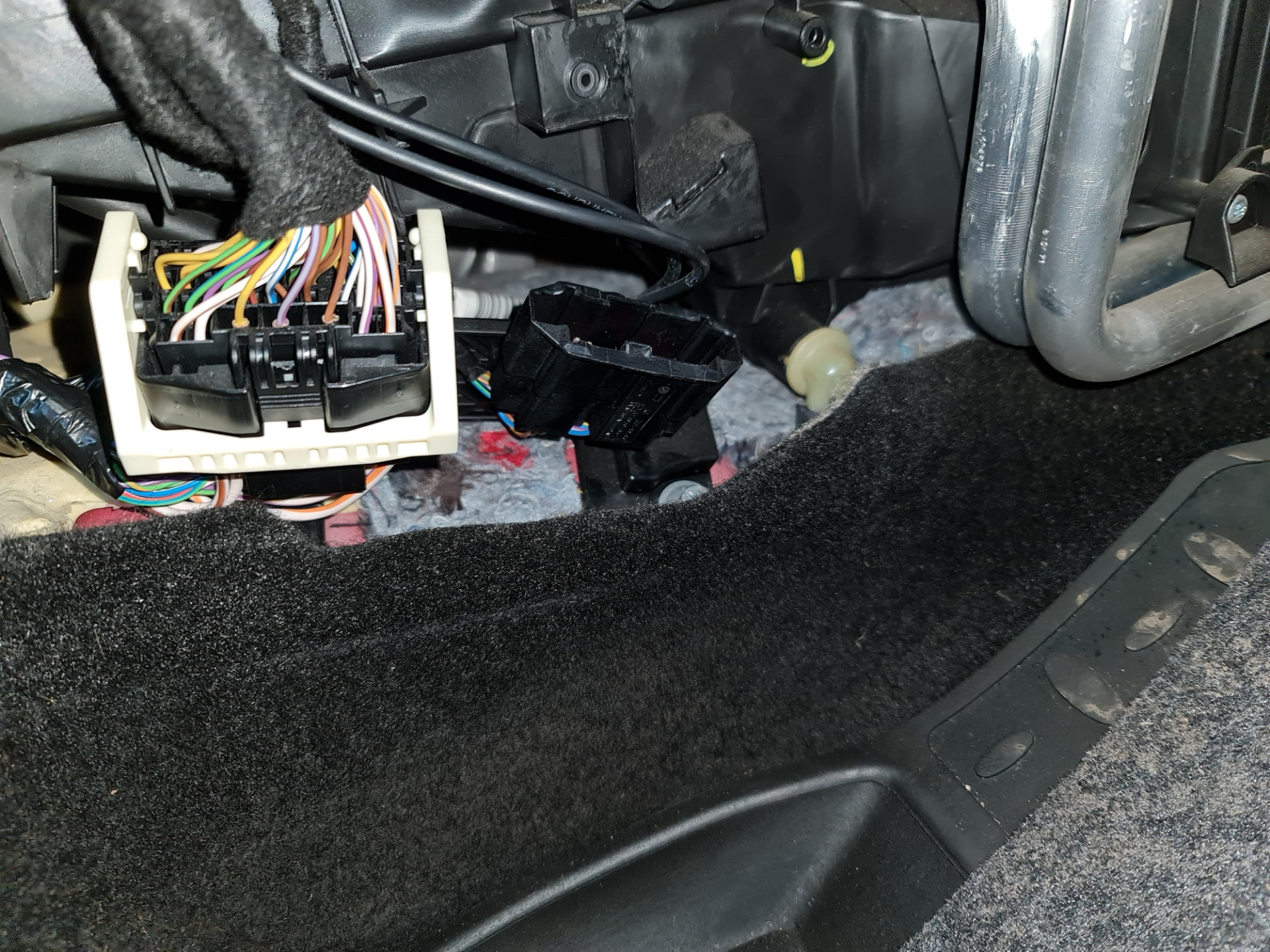 форд фокус 2 штекер под рулем. катушка focus 2 2. штекер форд фокус 3 передние. фишка разъема катушки форд фокус 2. разъем фары форд фокус 3.