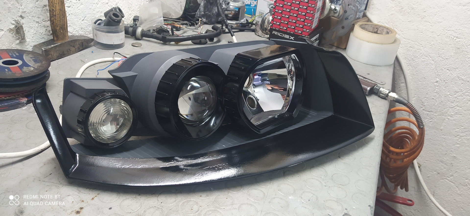 Завершение установки би-лед линз Aozoom A7 — Audi A4 (B6), 1,8 л., 2004 ...