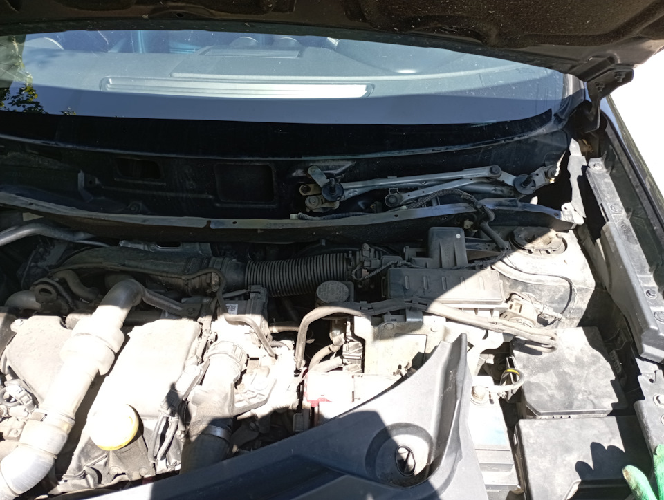 Замена трапеции стеклоочистителя J10 — Nissan Qashqai+2, 1,5 л, 2011 ...