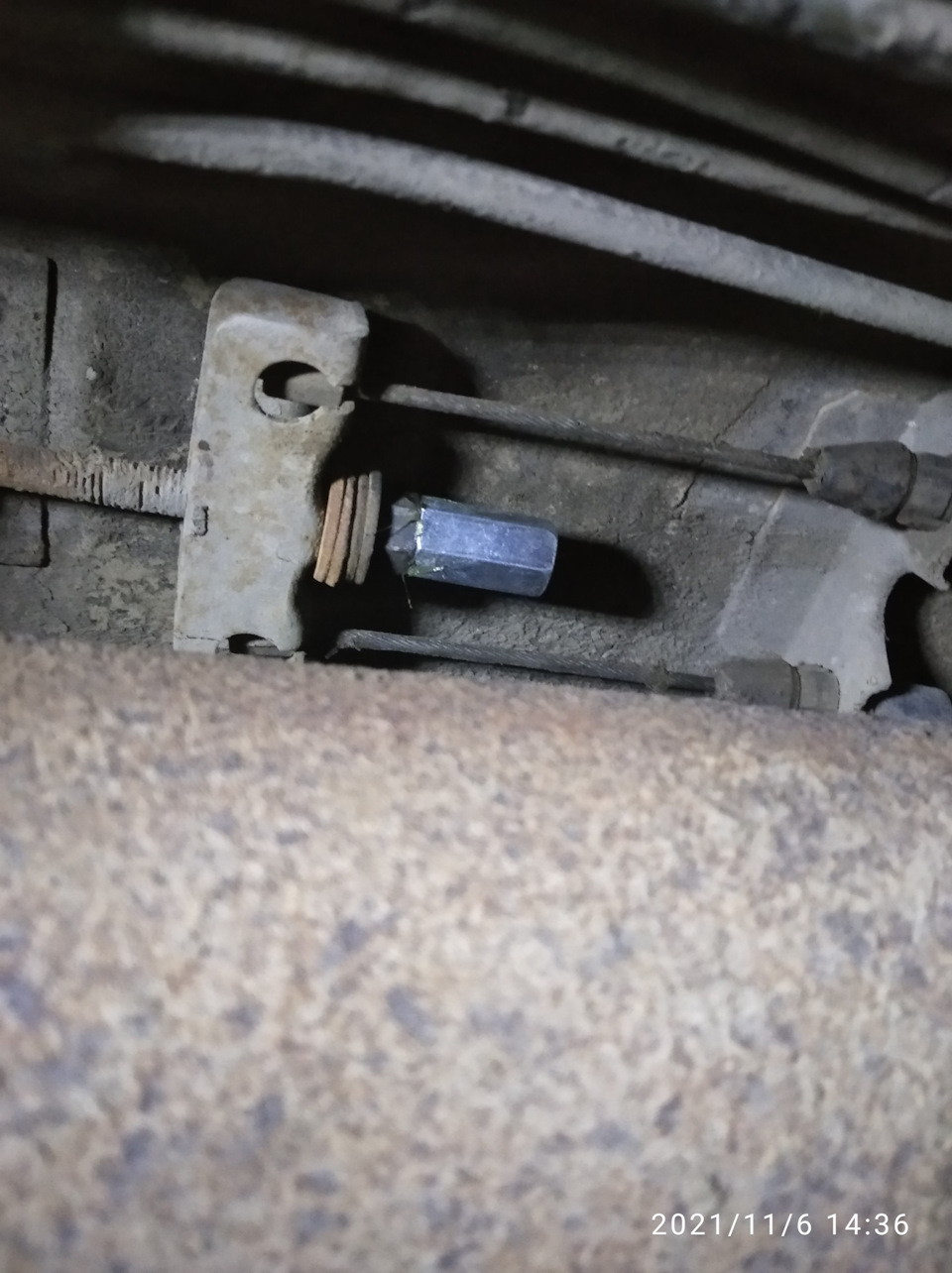 Ручник, замена колодок — Lada 2115, 1,6 л, 2008 года | своими руками ...