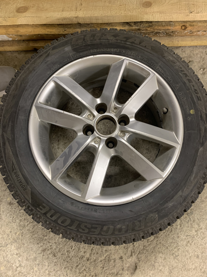 Шины зимние шипованные Bridgestone 185/65 R15, литые диски СКАД 15 ...