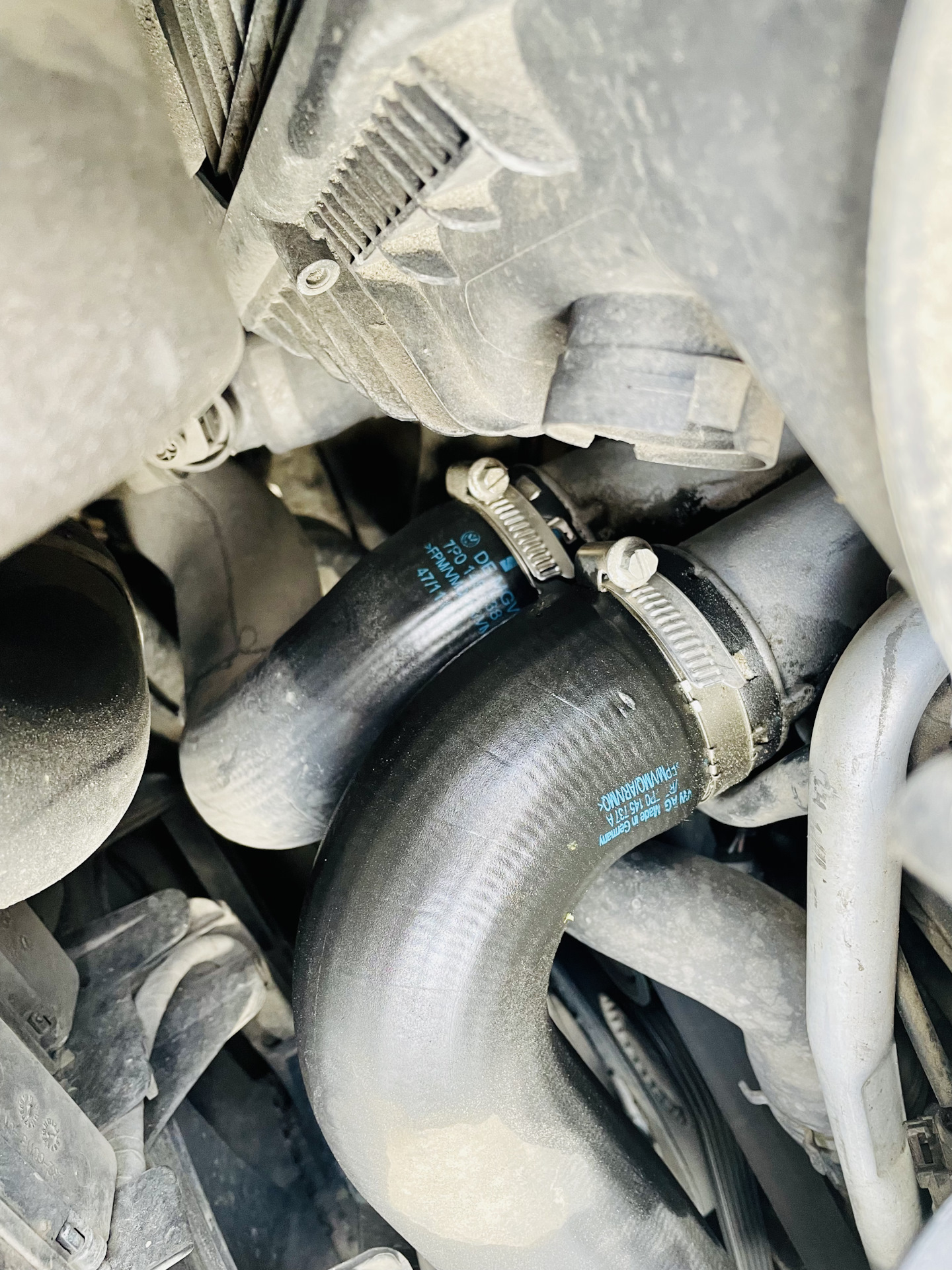 21#. Патрубки в масле. — Volkswagen Touareg (2G), 3 л, 2012 года ...