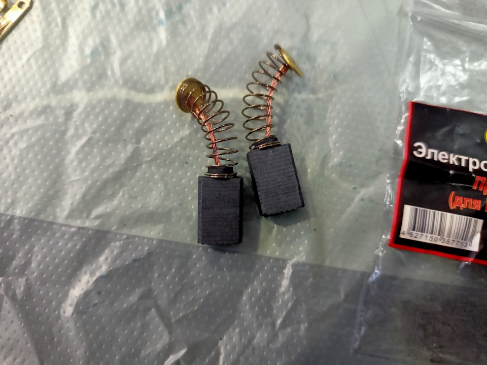 Замена щеток в моторе вентилятора печки — Volkswagen Golf Mk2, 1,8 л ...