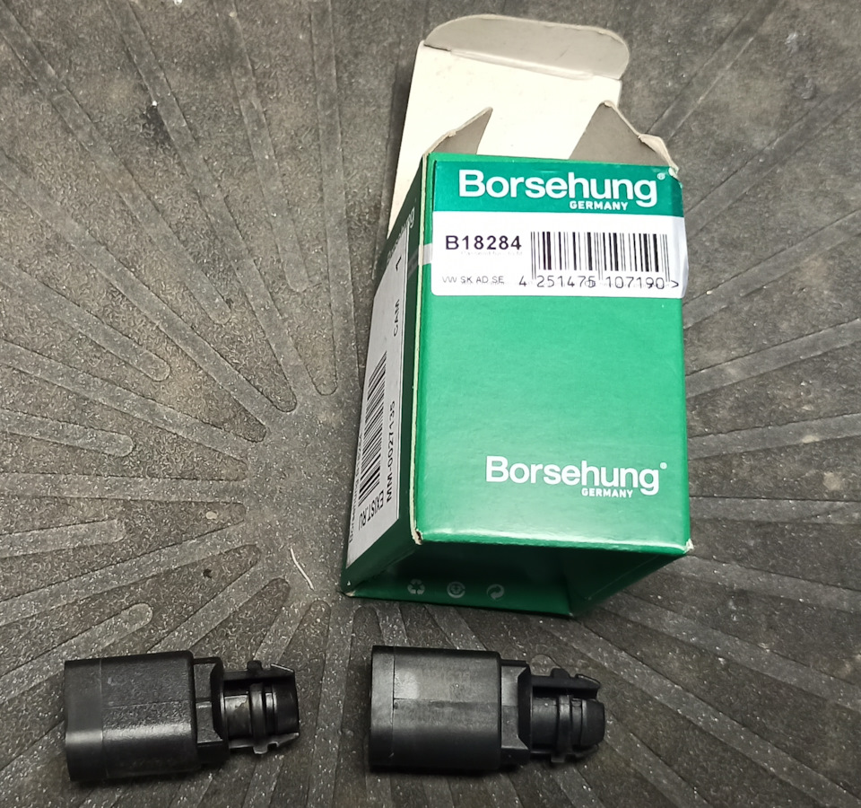 Borsehung B18284 Датчик температуры окружающей среды, почему-то врать начал на 5-6 градусов — Audi A3 Sportback (8PA). Запчасти на фото: B18284