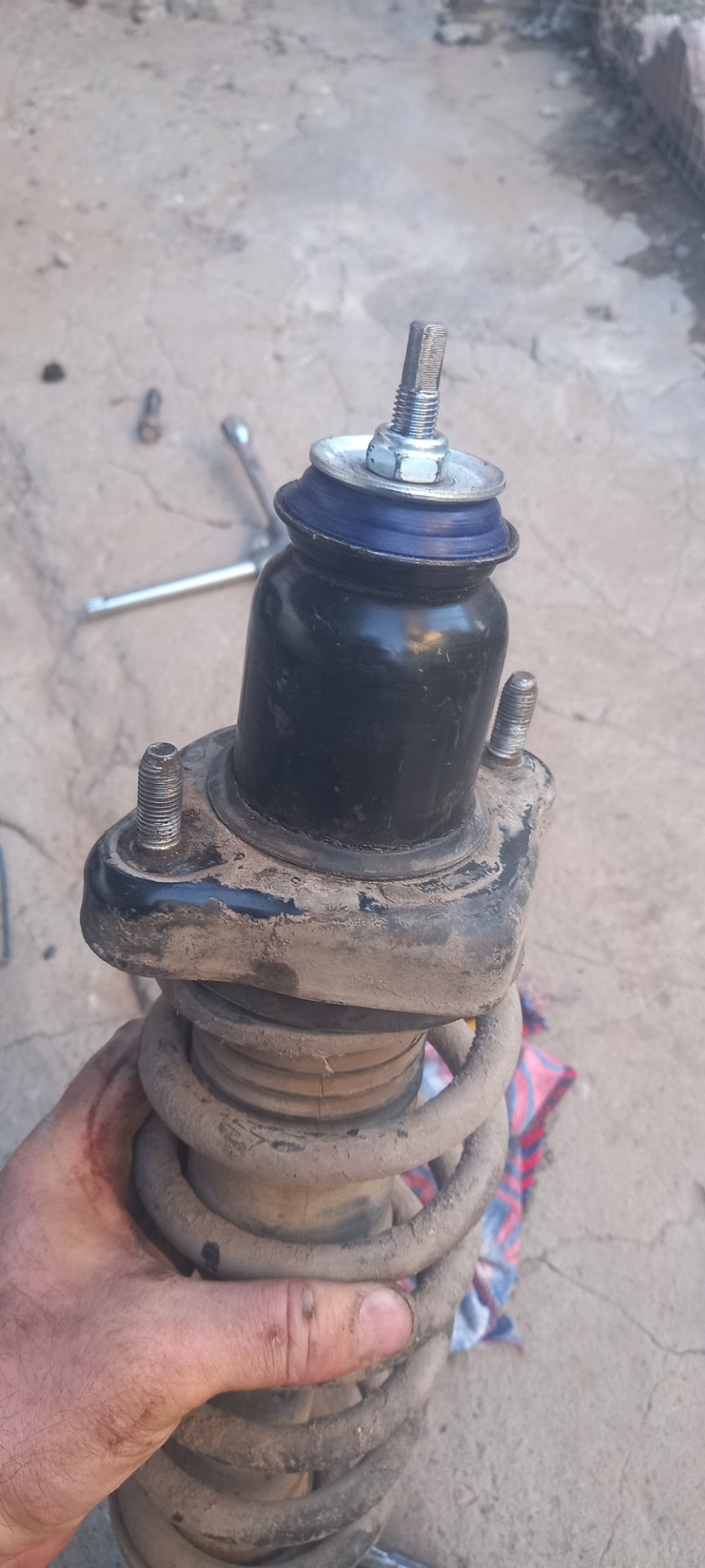 Замена задних проставок и резинок амортизатора — Dodge Caliber, 2 л ...