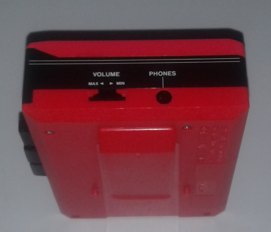 Плеерок com4. Sanyo MGP 11. Sanyo 80-е кассетный плеер. Mini Cassette Player Sanyo. Кассетный плеер Sanyo модель VLP-100.