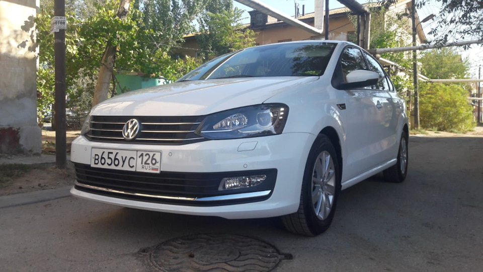 Поло авито. Поло седан 1.6 110. VW Polo 2016 sedan 1.6. Фольксваген поло а598ху750.