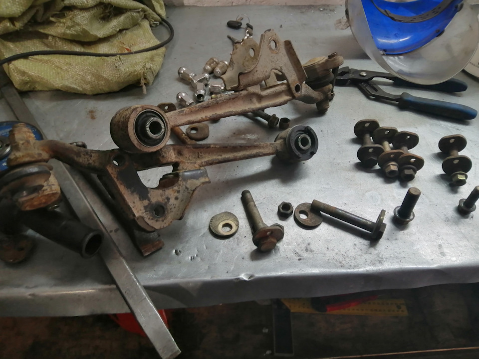 Новые сайлентблоки и развальные болты вокруг — Toyota Crown (S150), 2 л ...