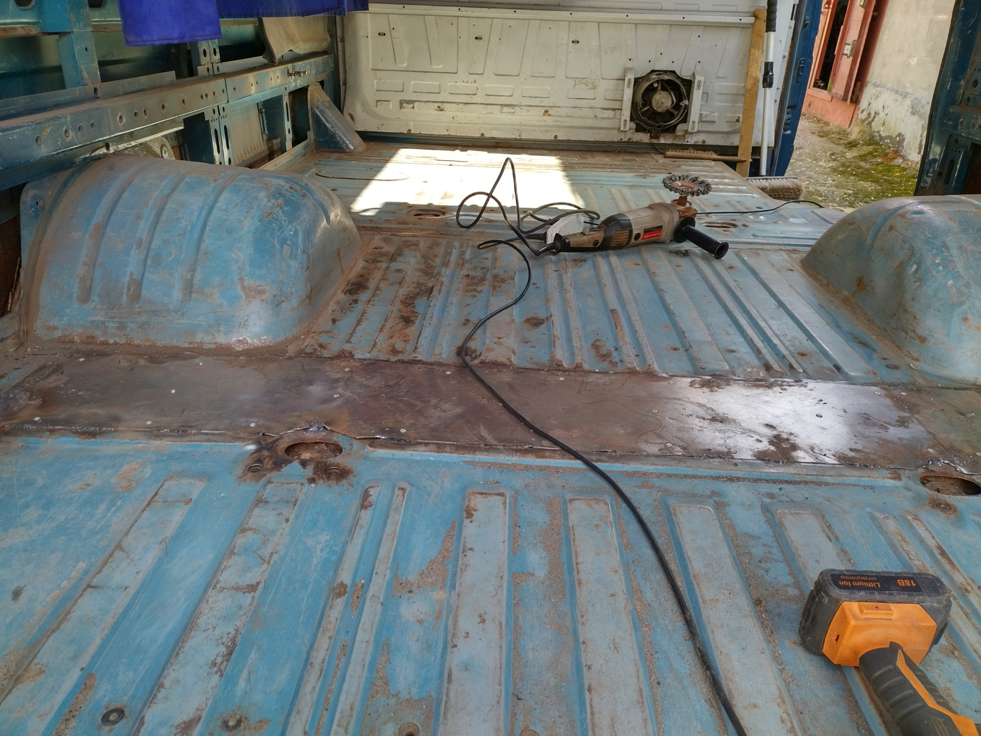 Приводим в порядок пол в кузове — ГАЗ Газель, 2,5 л, 2007 года ...