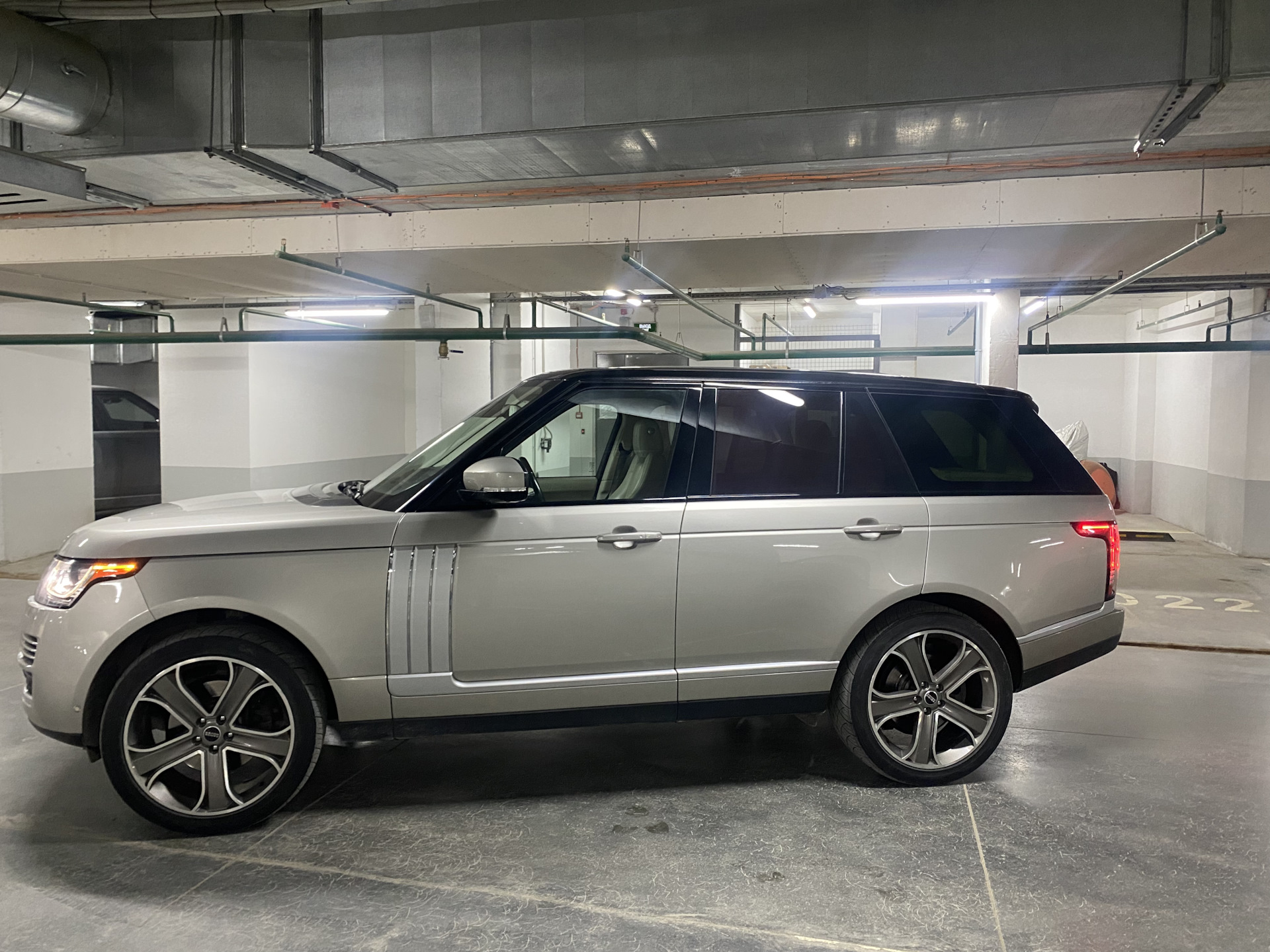 R22 лето — Land Rover Range Rover (4G), 3 л, 2015 года | колёсные диски ...