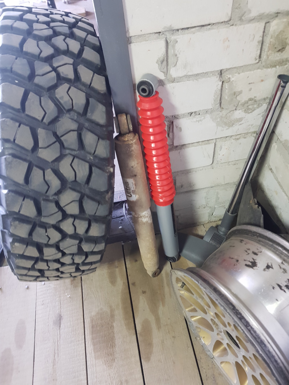 Поменял проставки, а амортизаторы не получилось( — Jeep Grand Cherokee ...