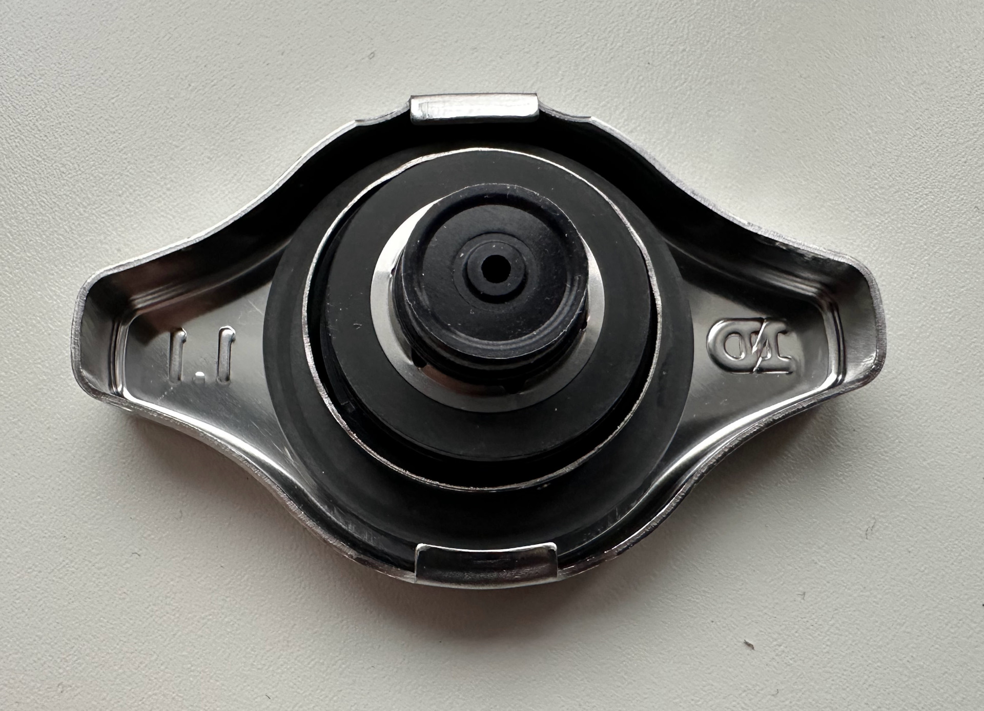 Замена крышки радиатора — Toyota Camry (XV40), 2,4 л, 2009 года ...