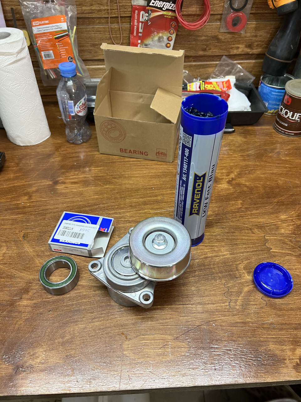 Натяжитель ремня и подшипник кондиционера — Nissan X-Trail I (t30), 2,5 ...