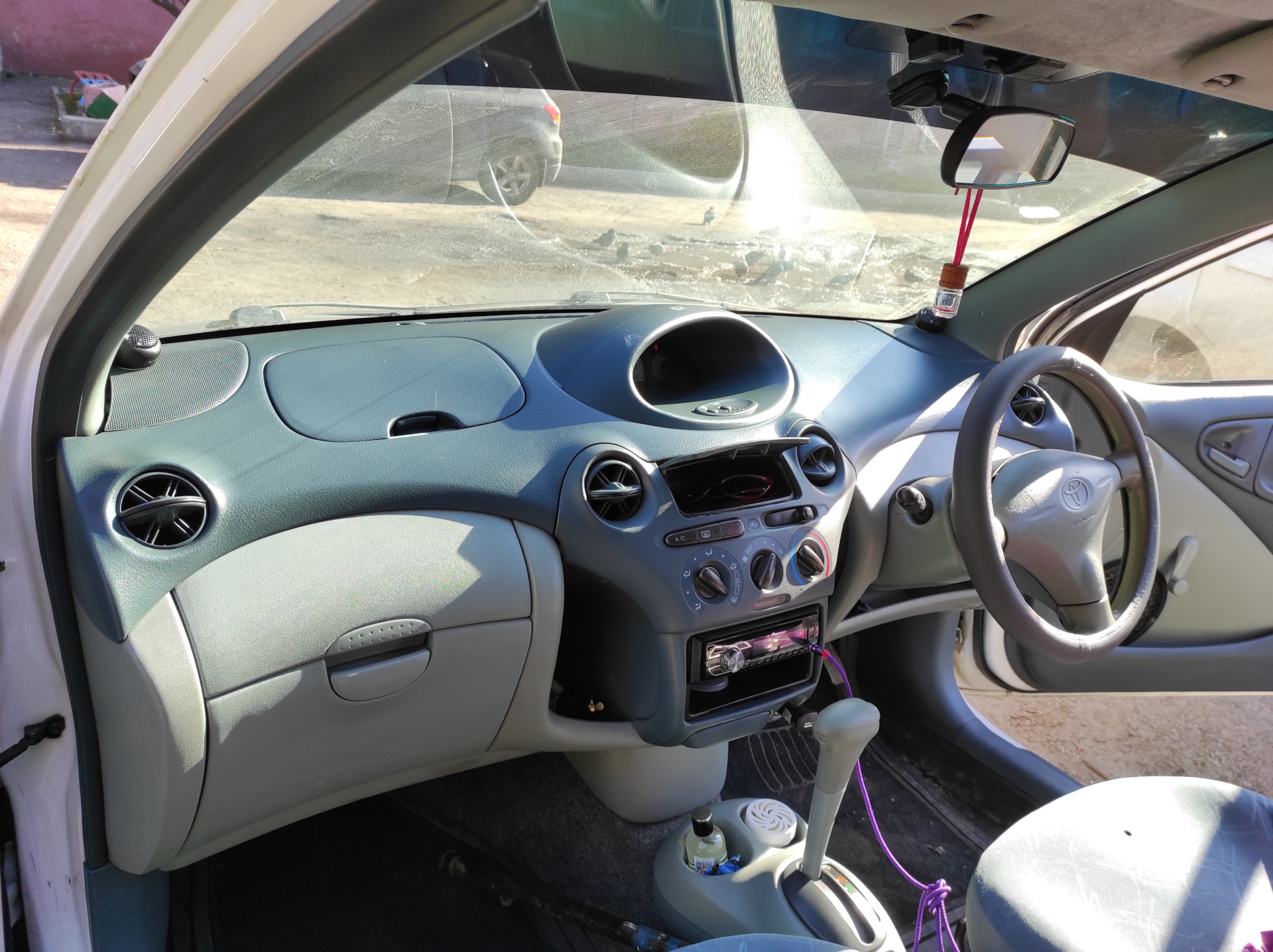 Toyota Vitz 2000 салон