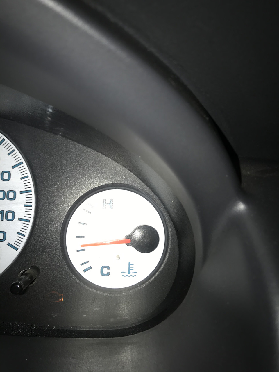 Куда должна указывать стрелка? — Dodge Intrepid II, 2,7 л, 2003 года ...