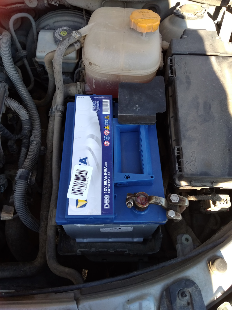 Аккумулятор GM помер прожив 8 лет. Здравствуй Varta Blue Dynamic D59 — Opel  Astra H, 1,8 л, 2011 года, расходники