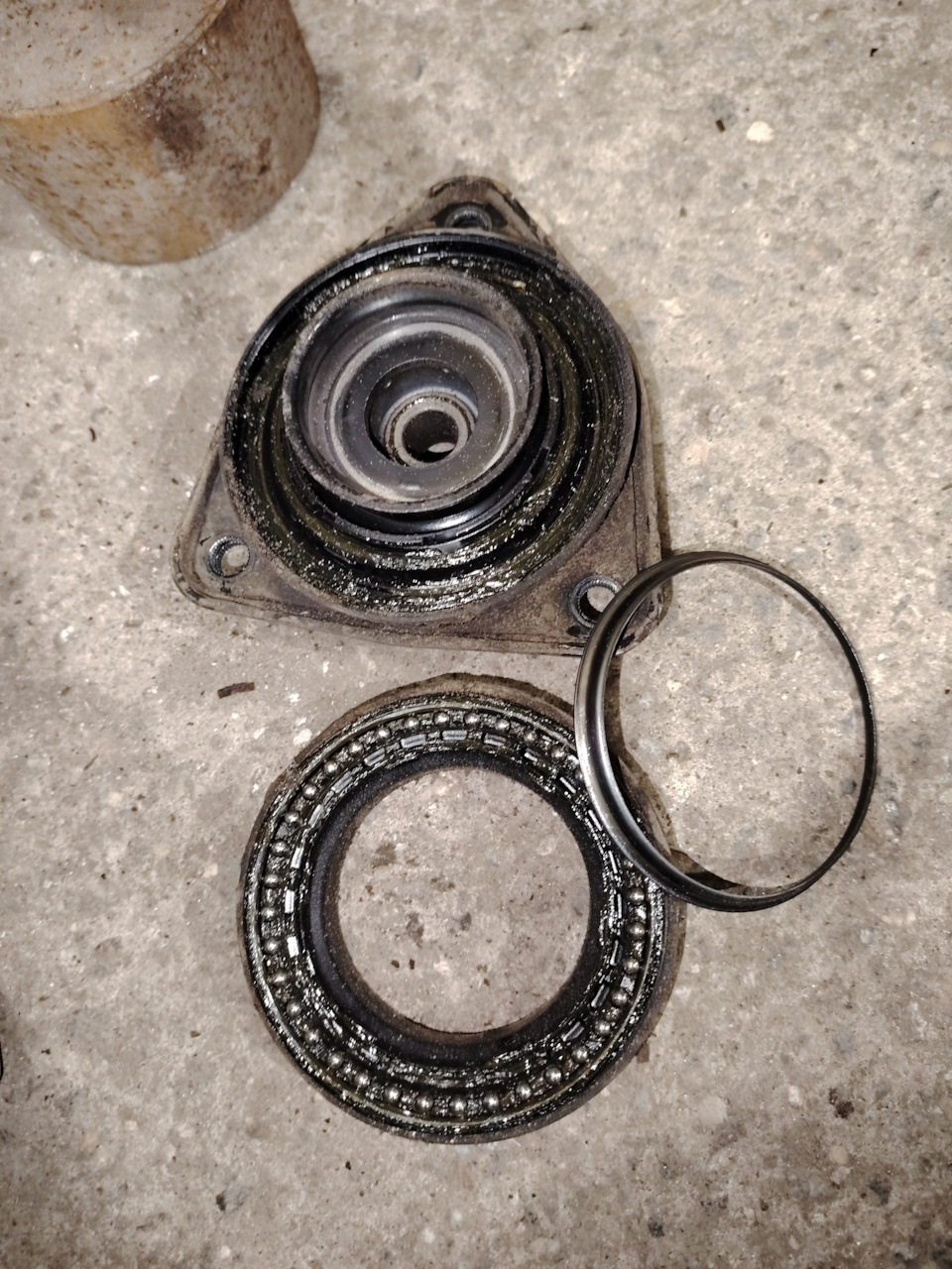 Передний опорник в разборе — Chery Tiggo 7