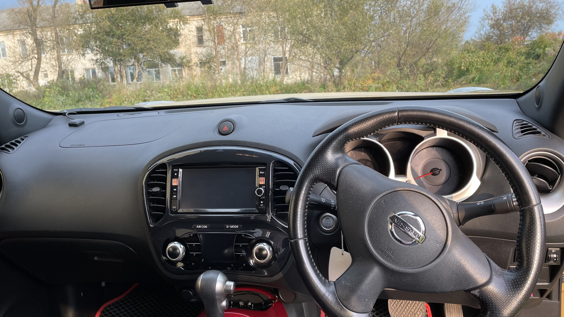 Nissan Juke тахометр