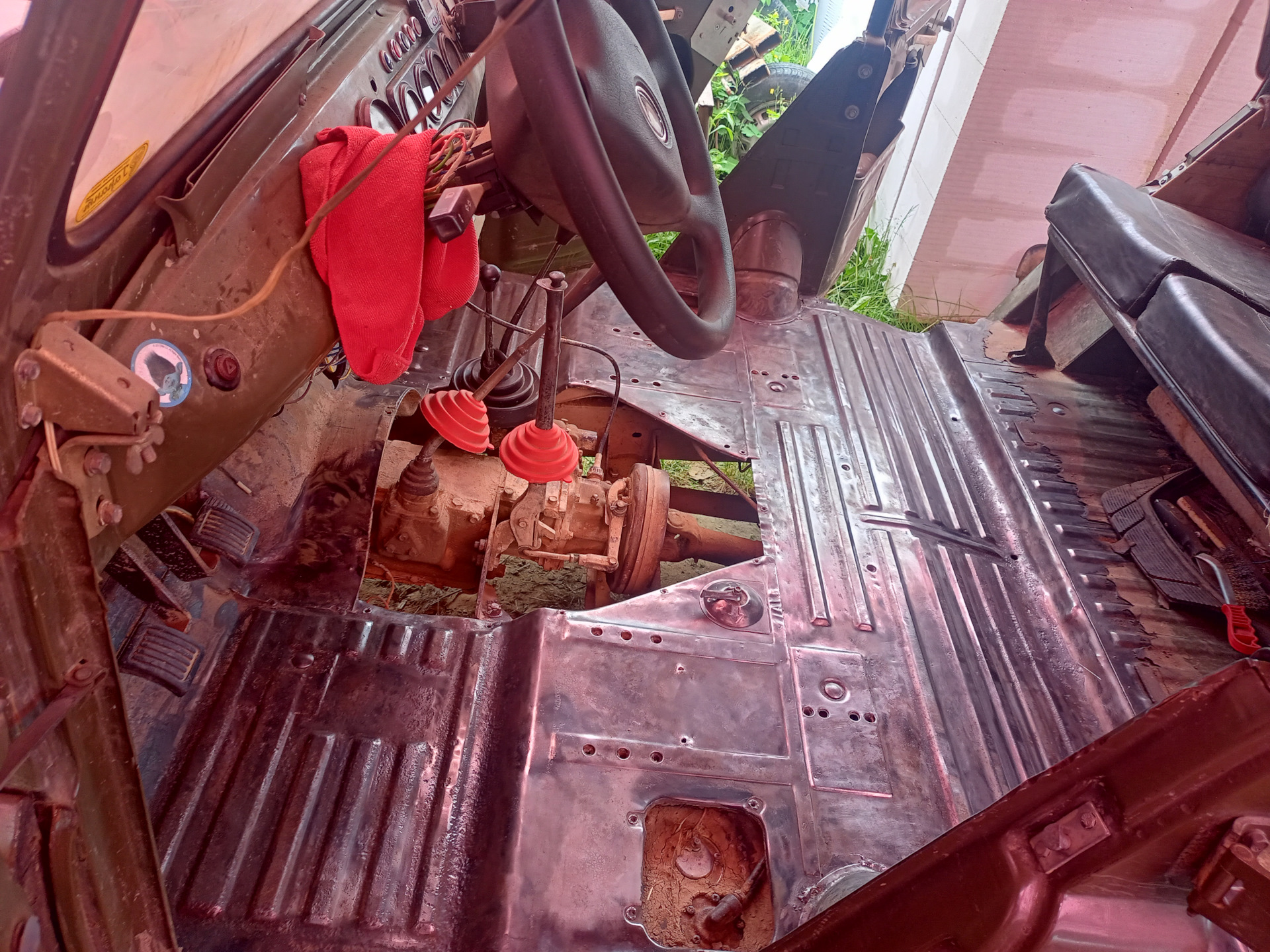 Слегка приободрил салон. — УАЗ 469, 2,4 л., 1985 года | кузовной ремонт ...