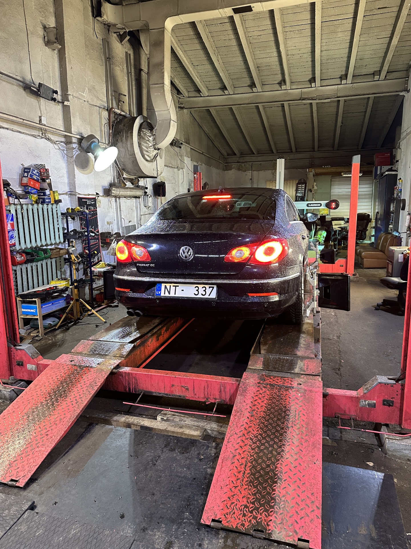 Задние рычаги 2010 года и заводская подвеска — Volkswagen Passat CC, 1 ...