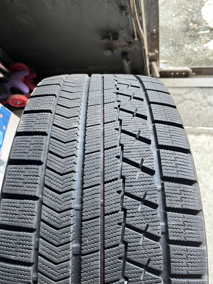 Шины зимние нешипованные Bridgestone 245/45 R20, литые диски BMW 9 ...