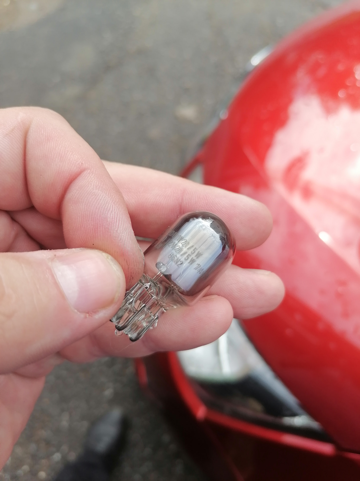 Замена лампочки ходовых огней (слева). — Datsun mi-Do, 1,6 л, 2019 года ...