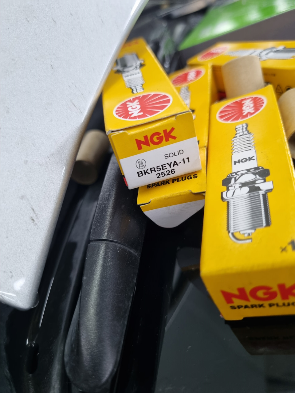 Фото в бортжурнале Toyota Premio (T240). Запчасти на фото: BKR5EYA11