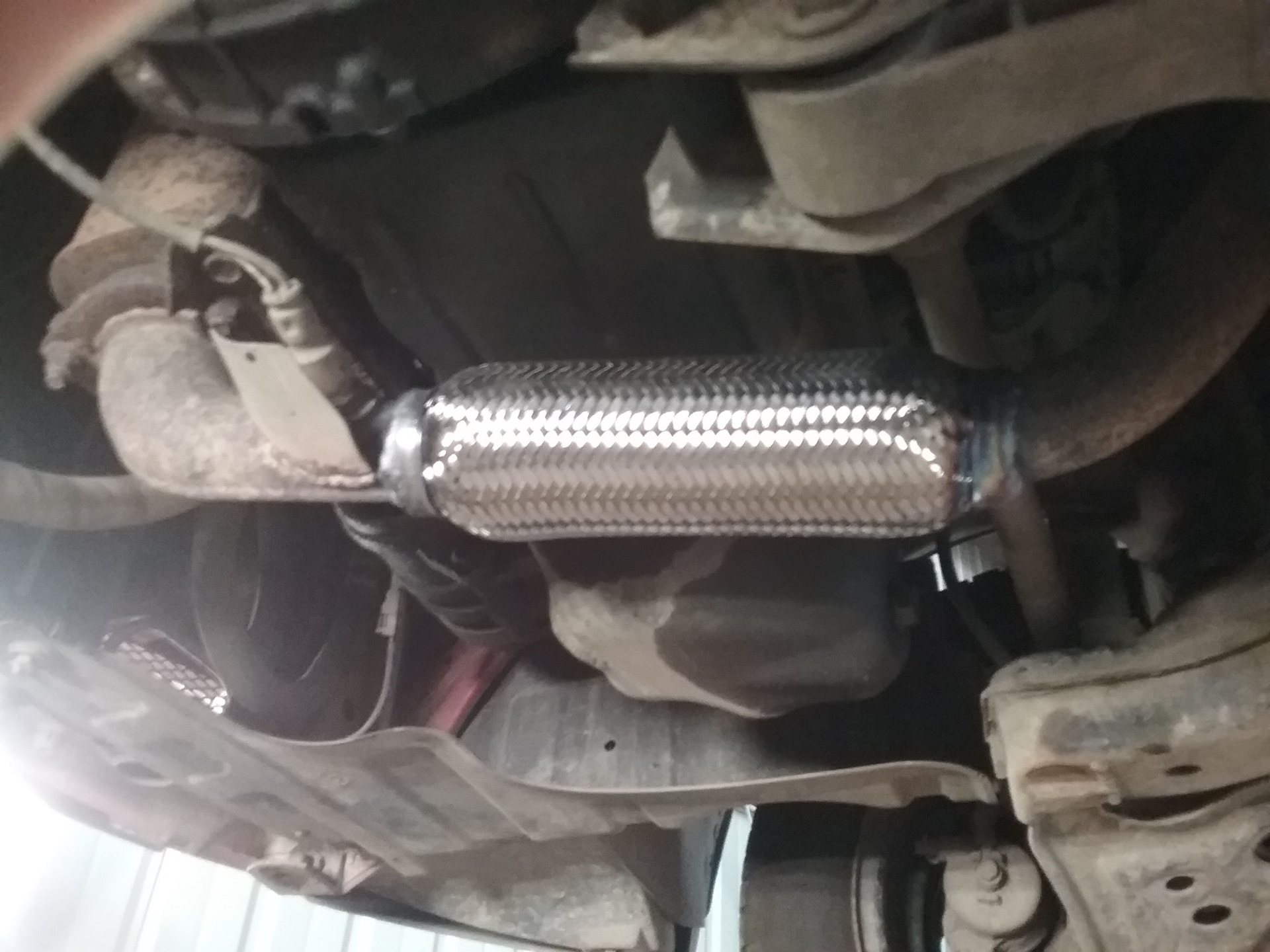 Прошло 3 года, гофра под замену — Chevrolet Aveo 5-door (1G), 1,2 л ...