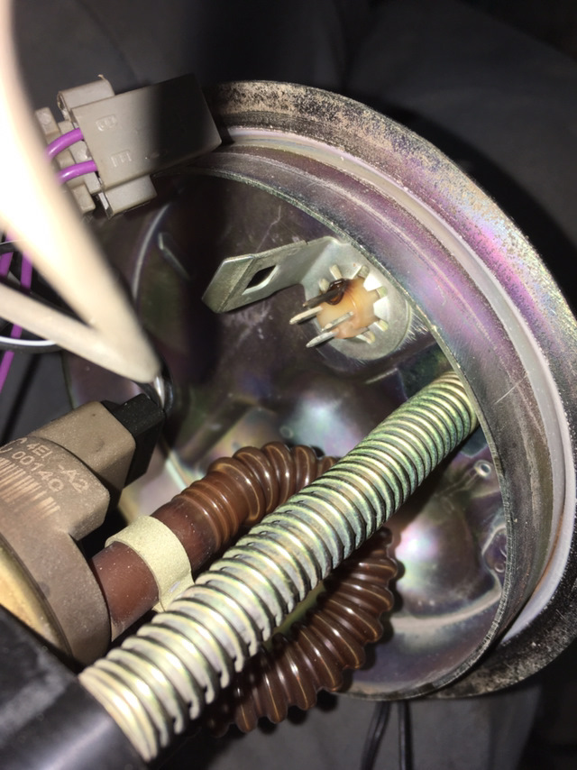 Топливный модуль ваз 2114. 6 8 кл. Бензонасос ваз 2114 1. 2114 сгорел бензонасос. Топливный насос ваз 2114 инжектор 8.