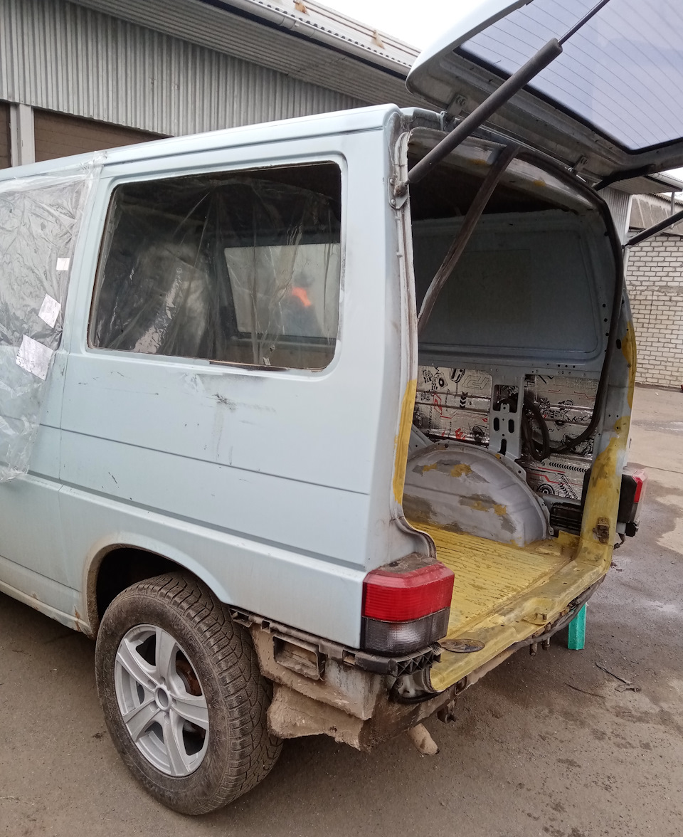 Врезка задних боковых стёкол — Volkswagen Transporter T4, 2,4 л, 2002 года  | другое | DRIVE2