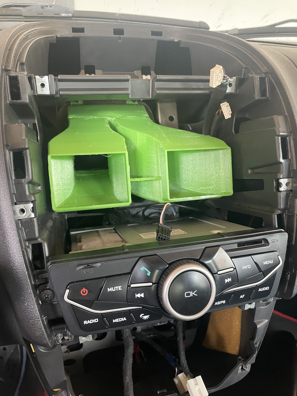 Промежуточное сопло воздуховодов Калина 2 люкс 21925-81042089 — Lada ...