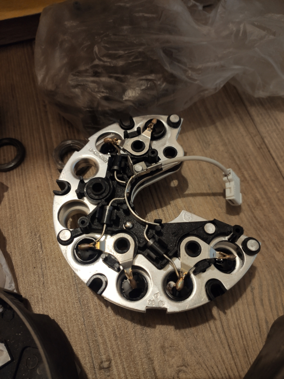 Снова генератор.Диод, симптомы. — Lada 21102, 1,5 л, 2000 года | своими ...