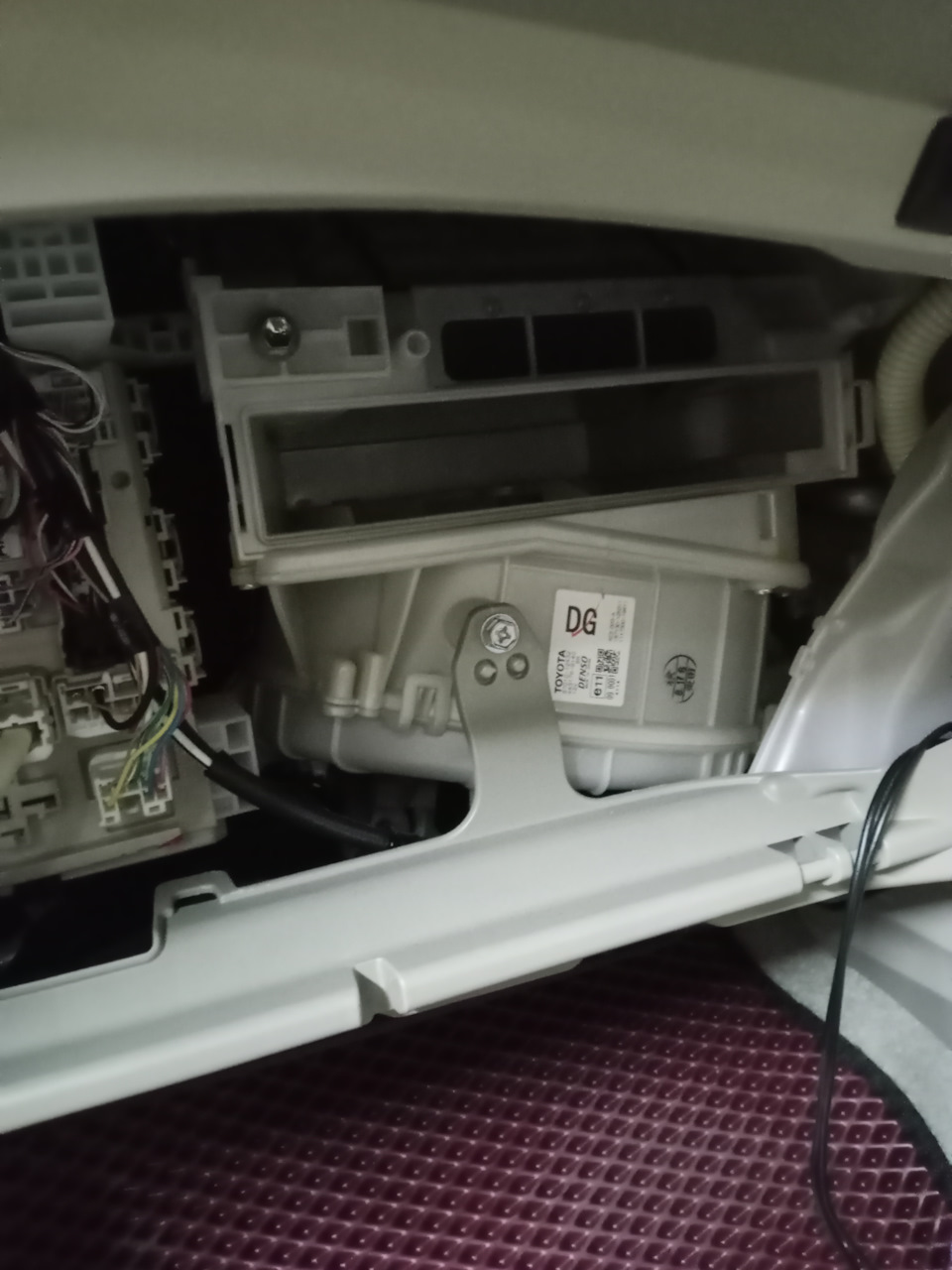 Осмотр салонного фильтра с Японии — Toyota Premio (T260), 1,5 л, 2010 ...