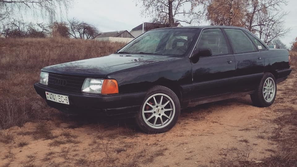 Замена груши на вакуум и перетяжка дверных карт — Audi 100 (C3), 2 л ...