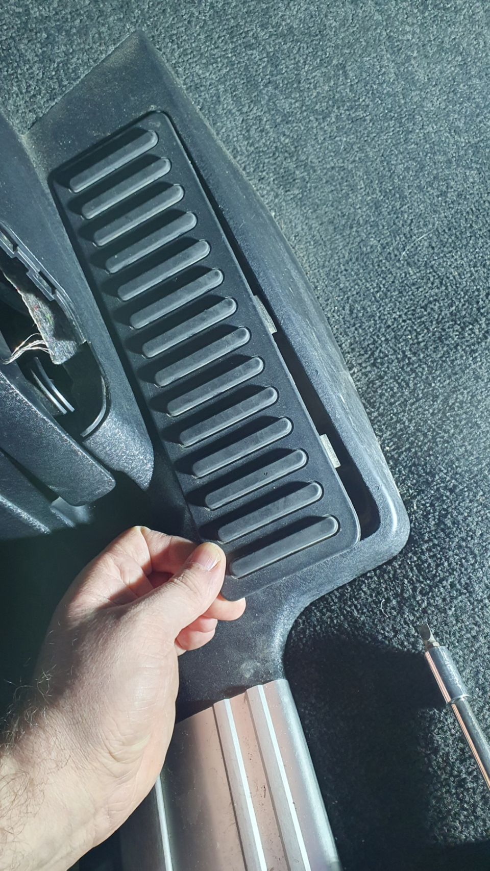 Замена тросика открывания капота Range Rover L322 повторно — Land Rover ...