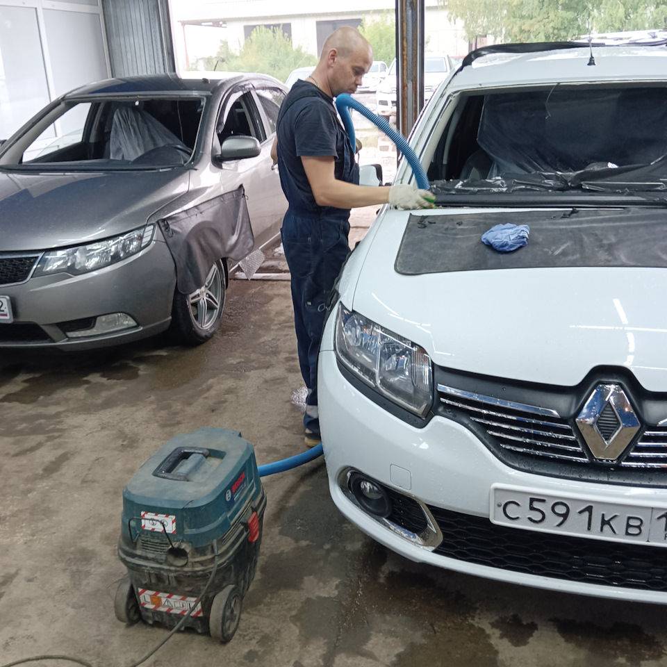 Автотрейд выручает или долгожданная замена лобового стекла — Renault  Sandero 2G, 1,6 л, 2018 года | расходники | DRIVE2