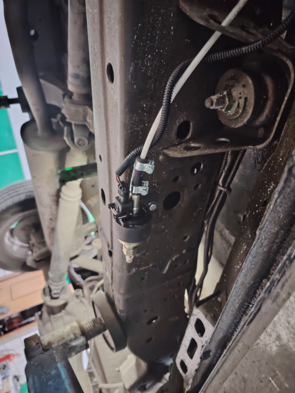 Топливный насос слева на раме — Great Wall Poer