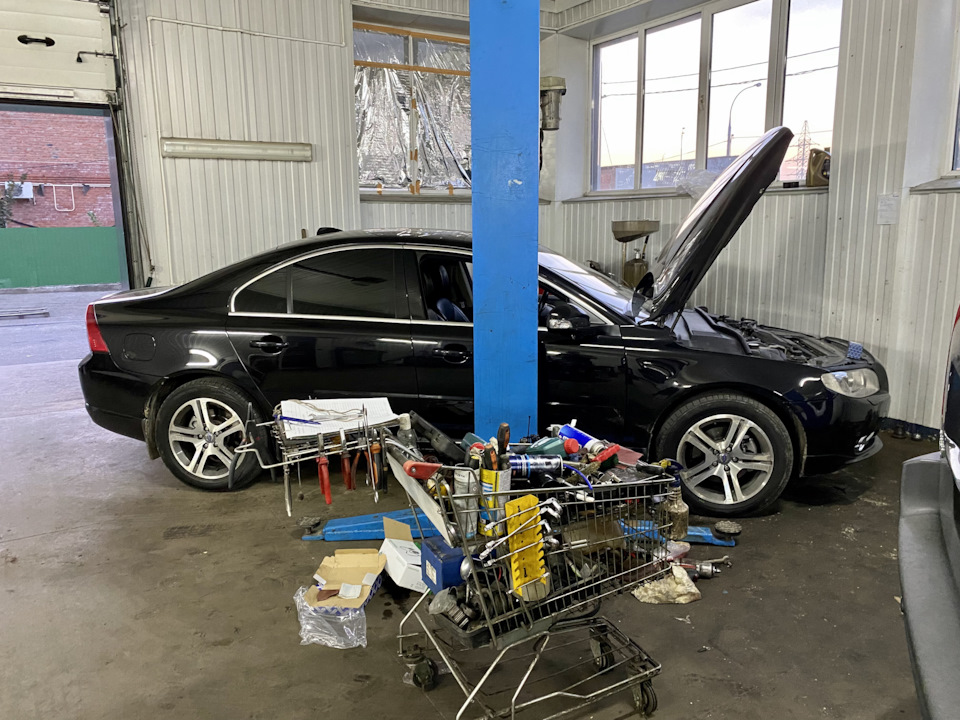 Замена электромагнитного клапана давления наддува — Volvo S80 (2G), 2,5 ...