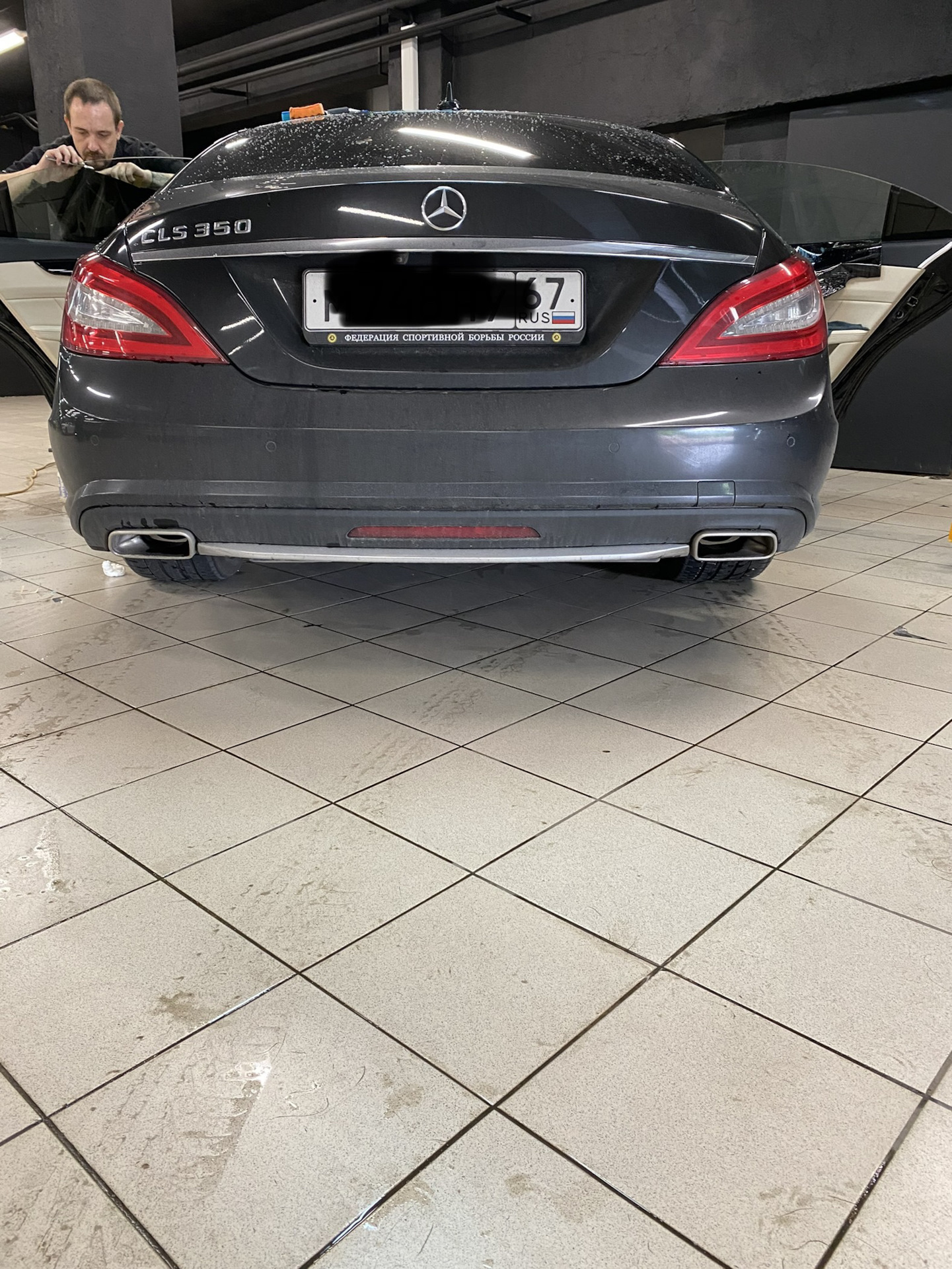 Mercedes CLS c218 открытая дверь