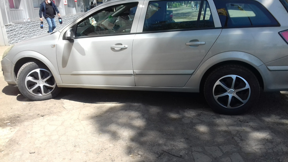 После замены КВКГ начался масло жор — Opel Astra H, 1,6 л, 2006 года ...