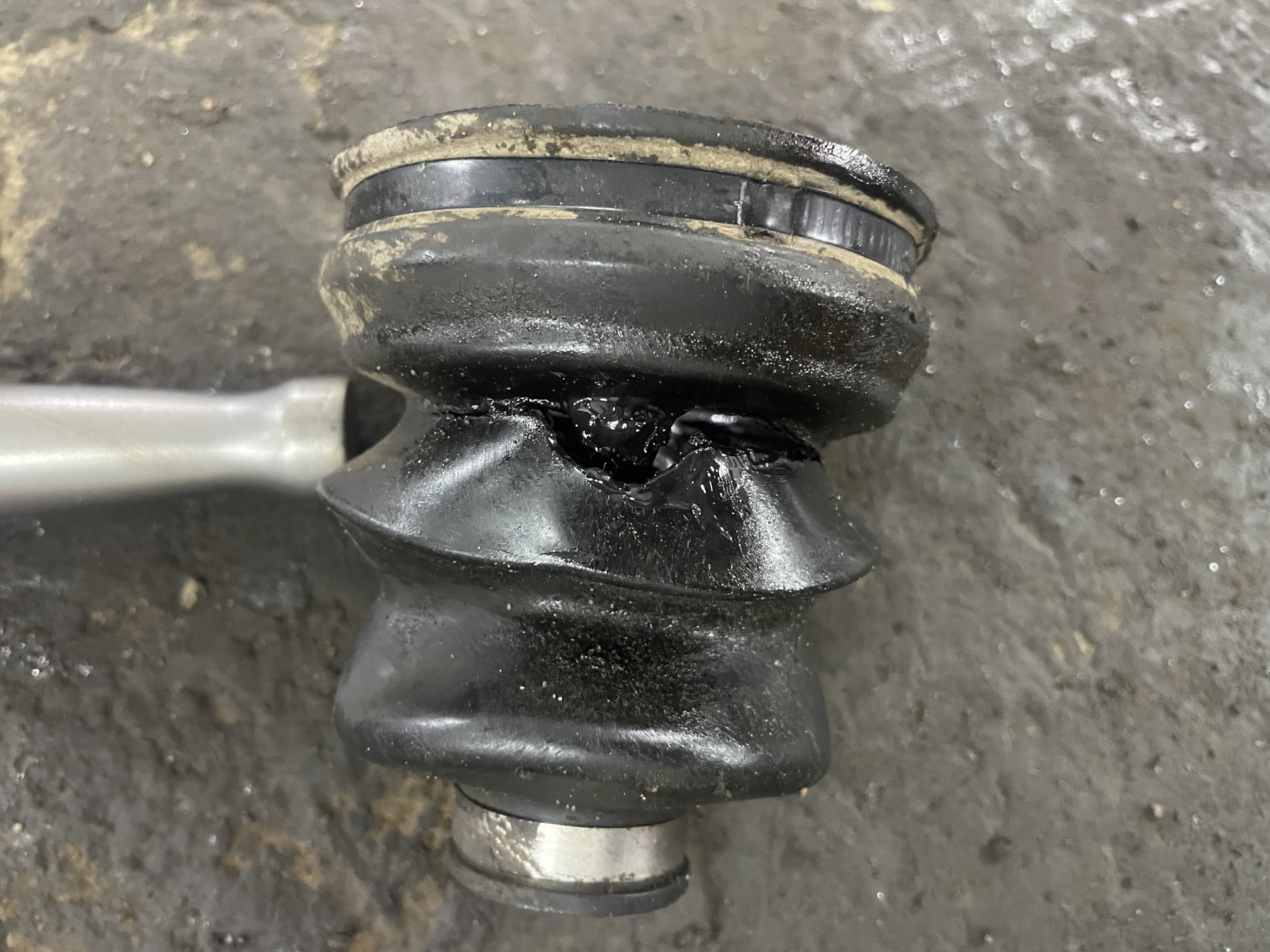 Пыльник передний внутренний левый — Lexus GS (S190), 3,5 л, 2010 года ...